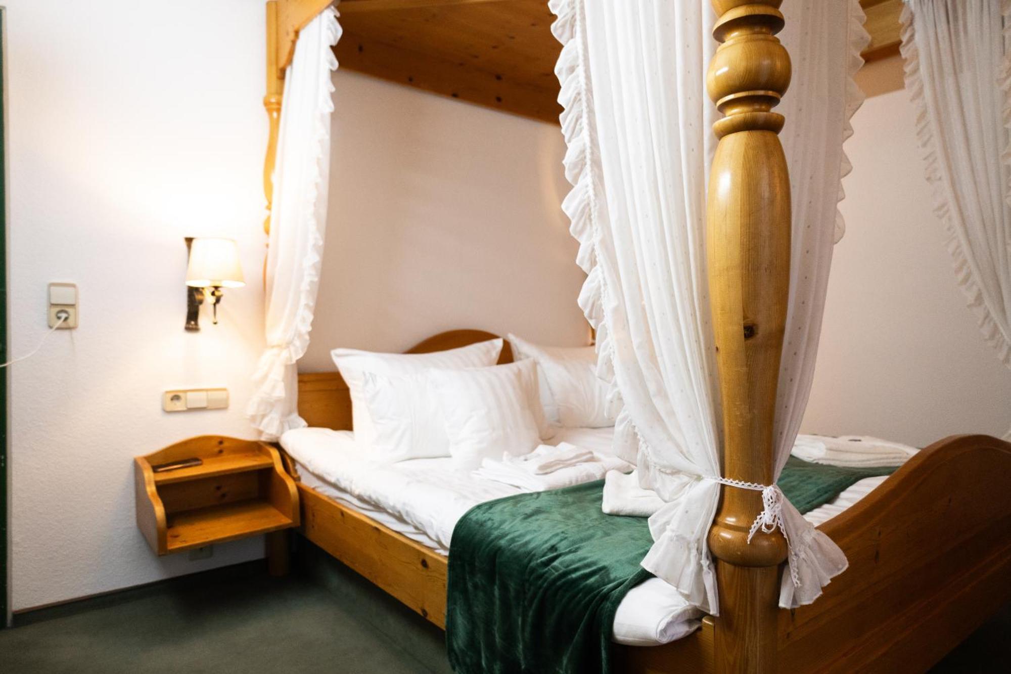 Hotel Zum See, Titisee Экстерьер фото