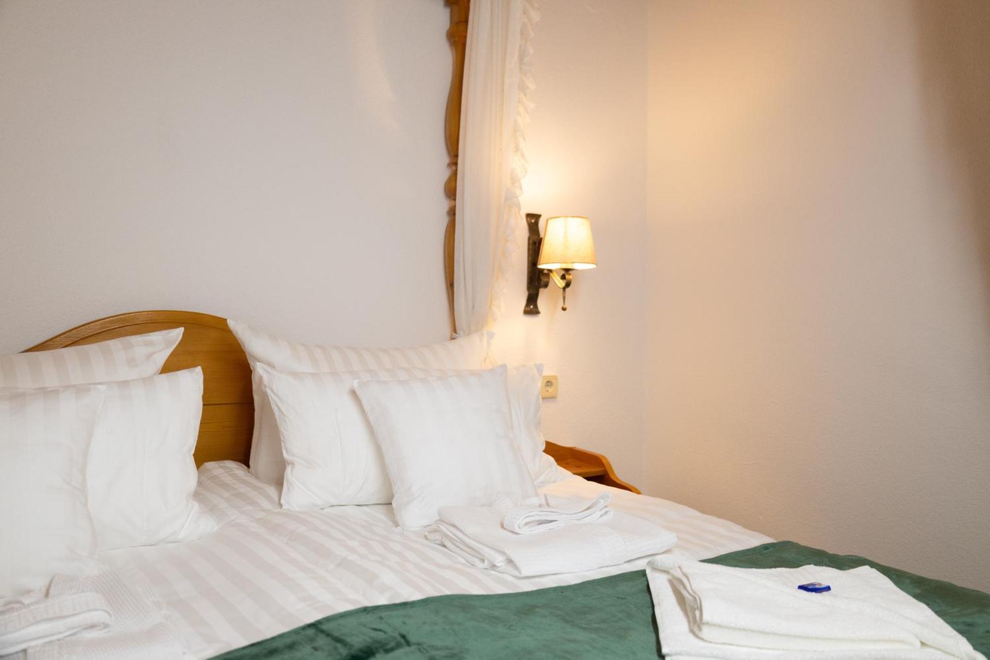Hotel Zum See, Titisee Экстерьер фото