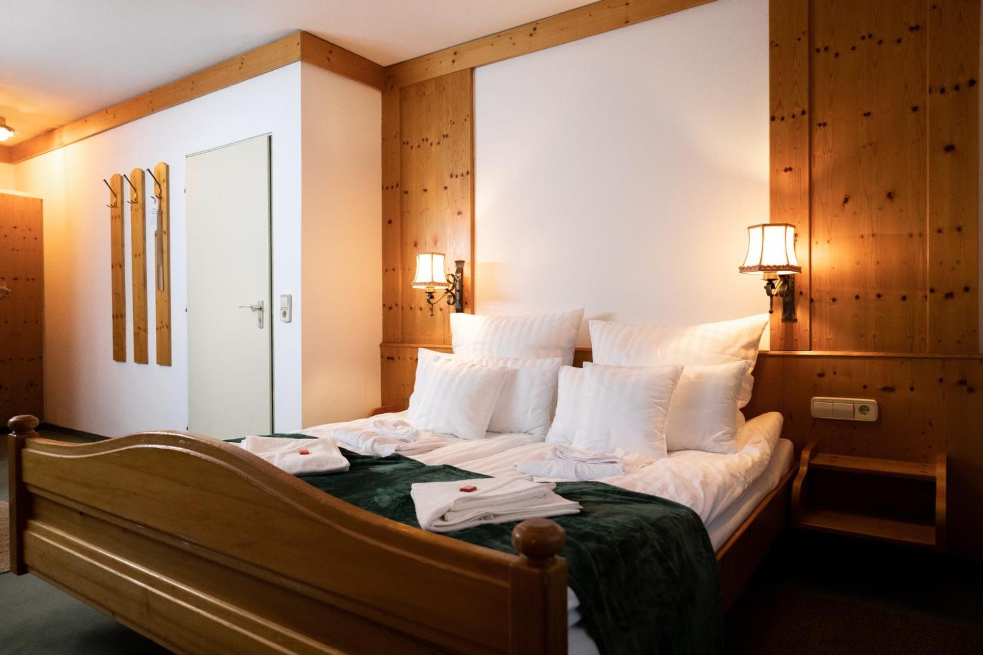 Hotel Zum See, Titisee Экстерьер фото