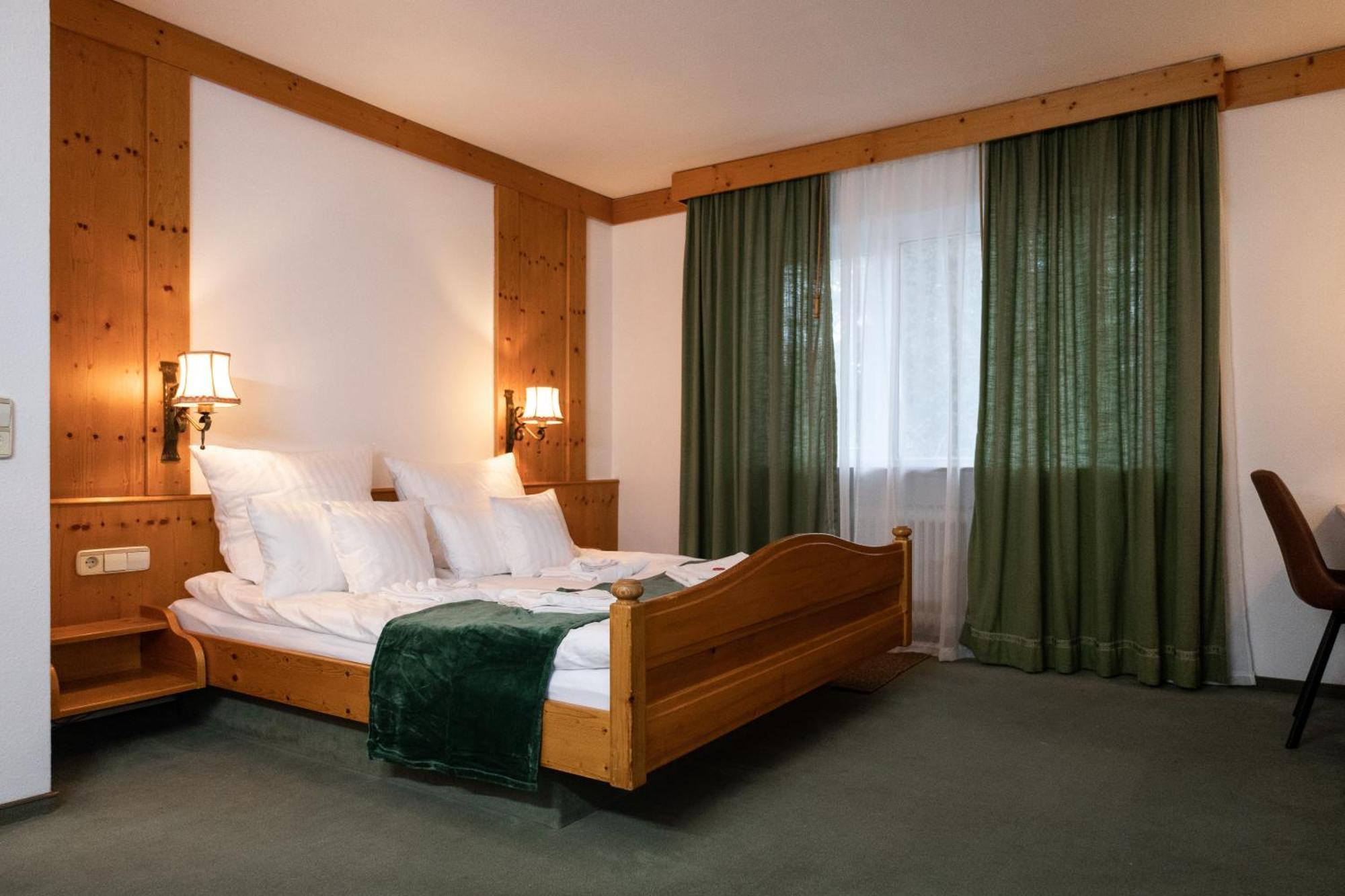 Hotel Zum See, Titisee Экстерьер фото