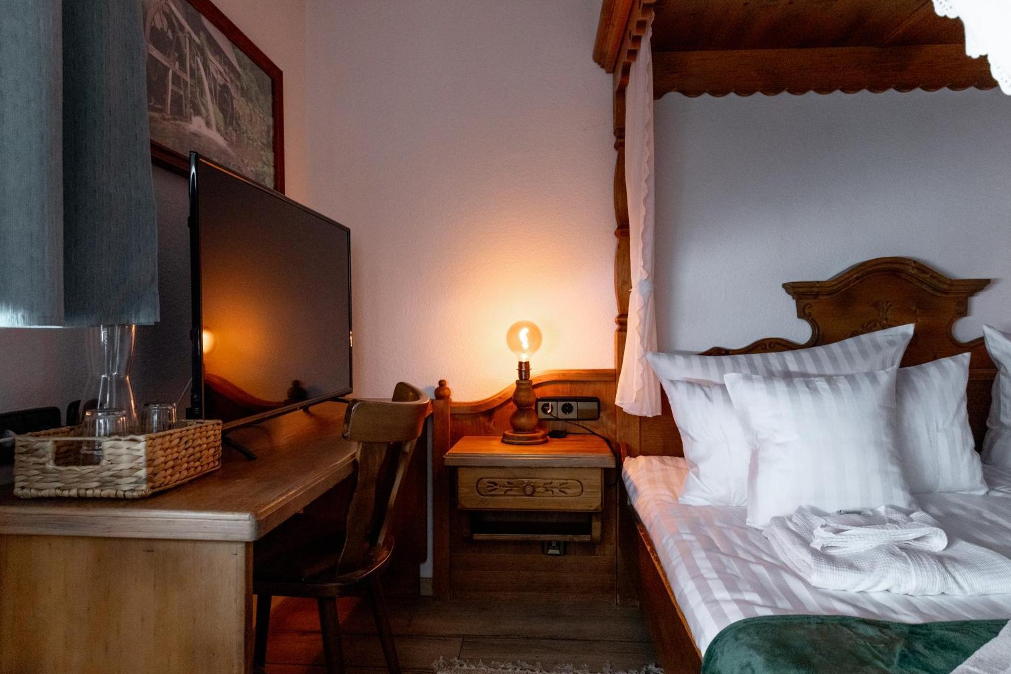 Hotel Zum See, Titisee Экстерьер фото